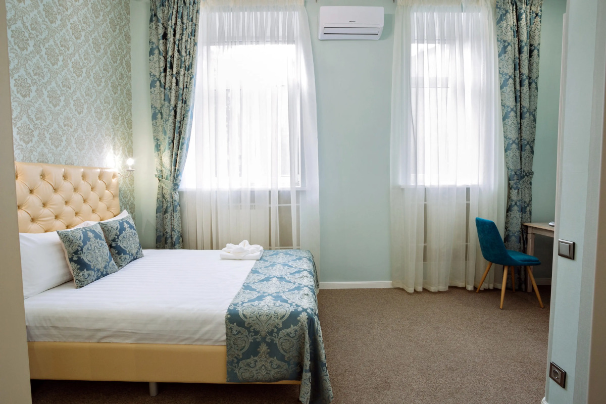 Отель Аристократ