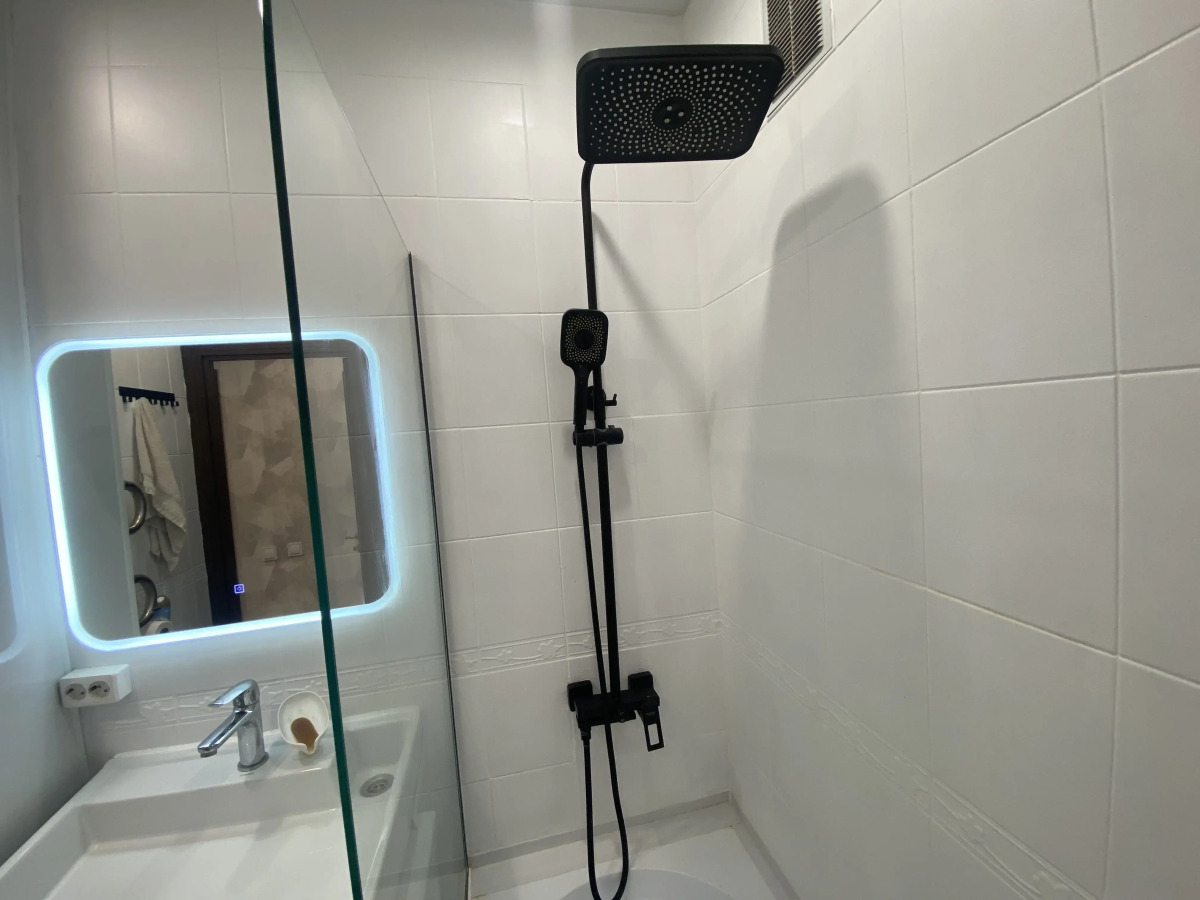 Квартира Двухкомнатная у метро напротив Северного вокзала