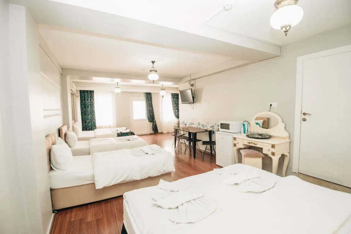 Отель Safran Suites