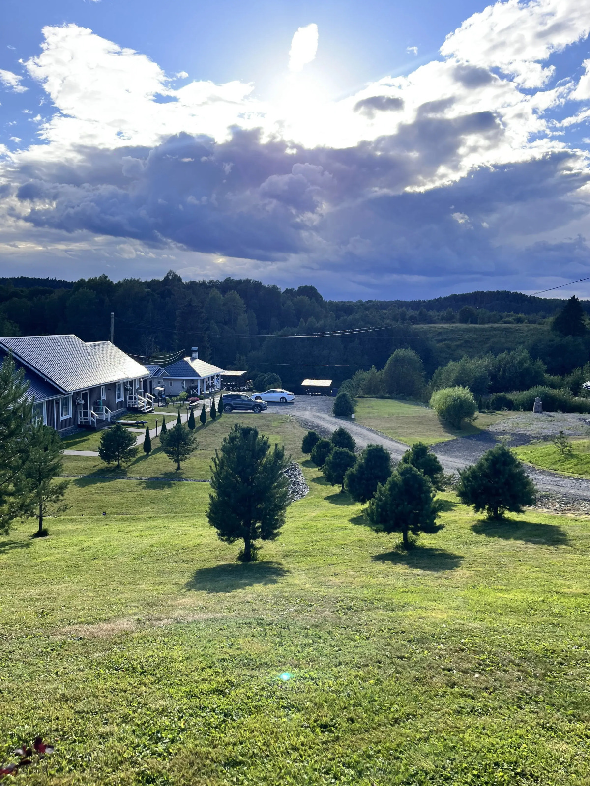 Частный дом у реки