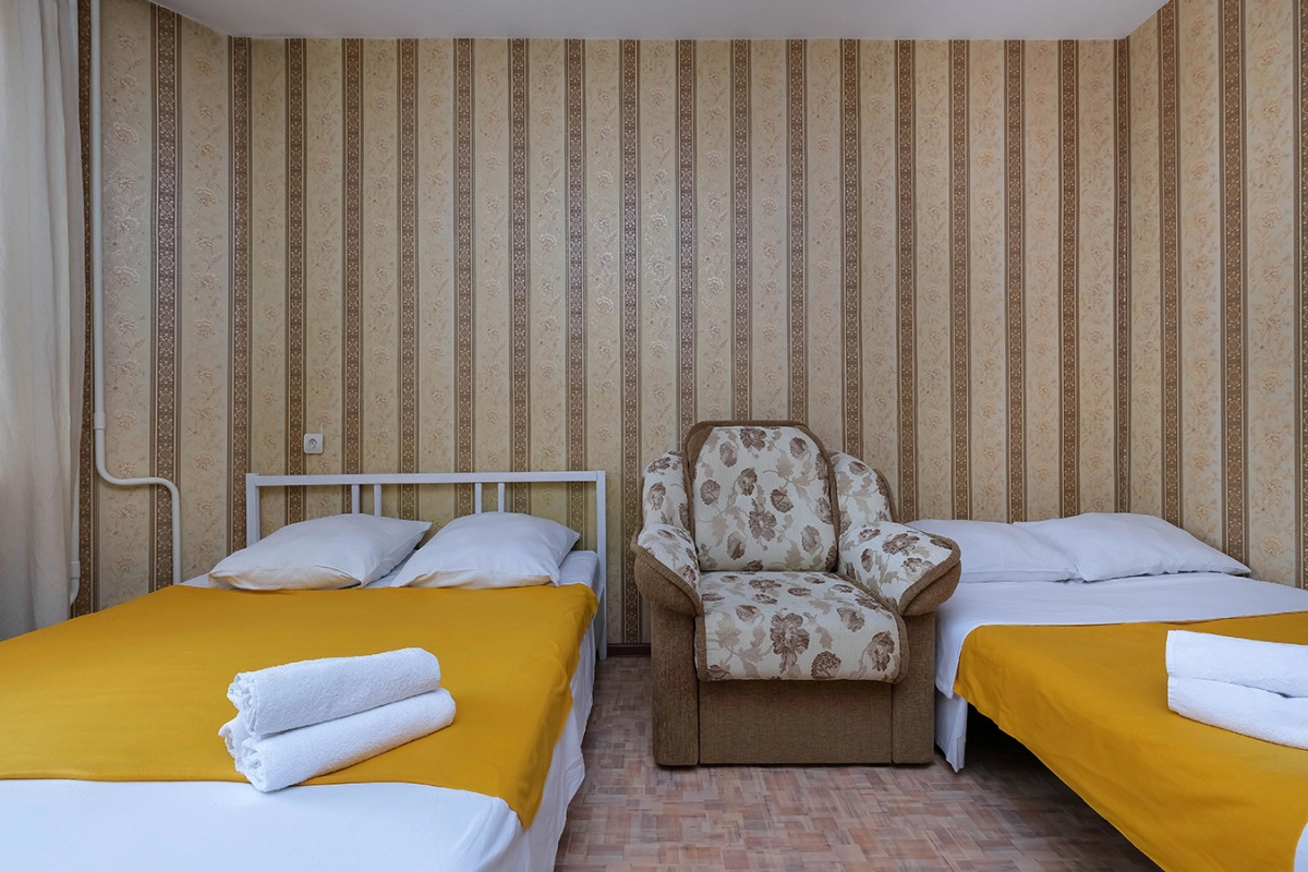 Квартира рядом с Мнтк им. Федорова и Ск Заря