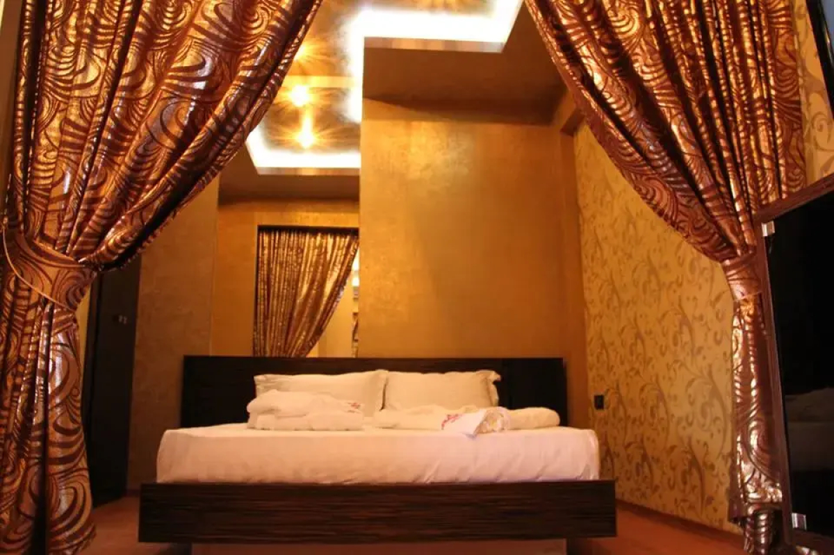 Отель Roma Yerevan & Tours