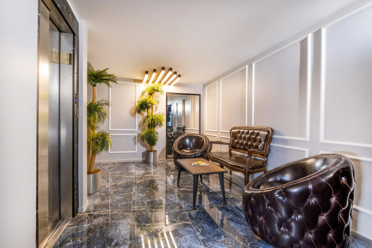 Отель The Queen Hotel