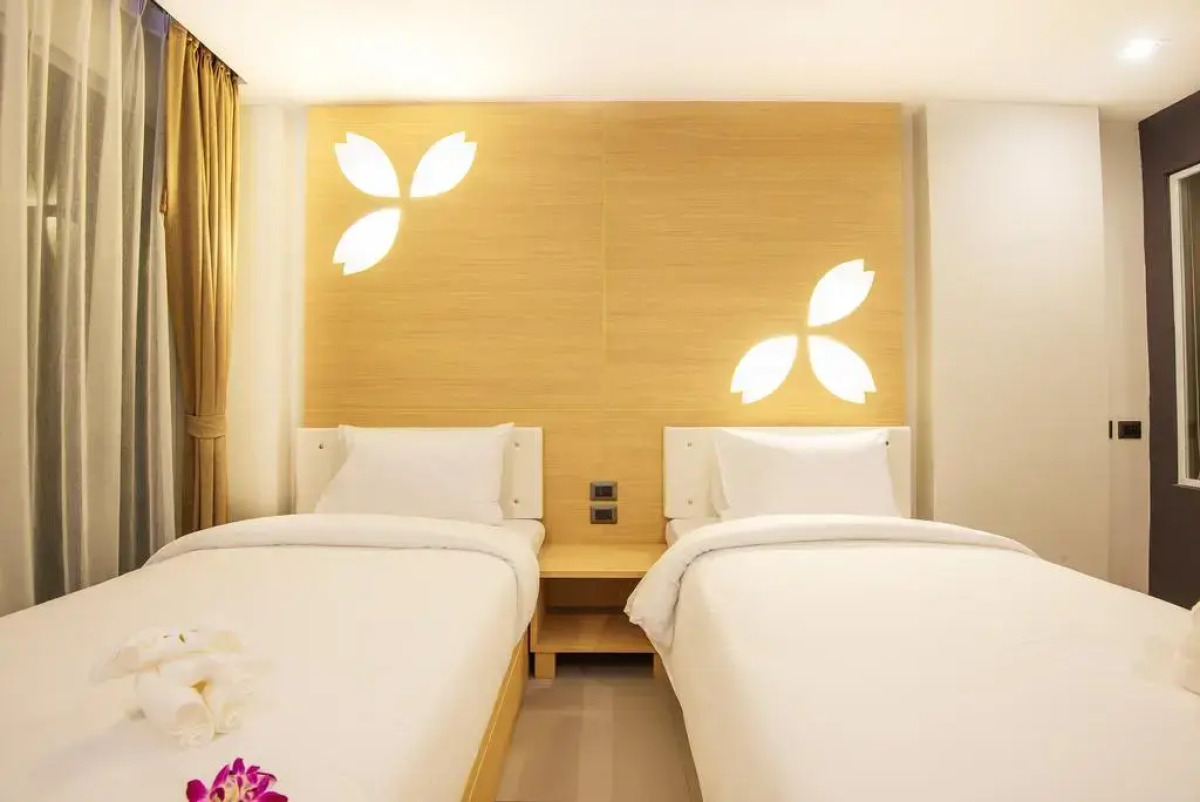 Отель Clarion Patong Beach