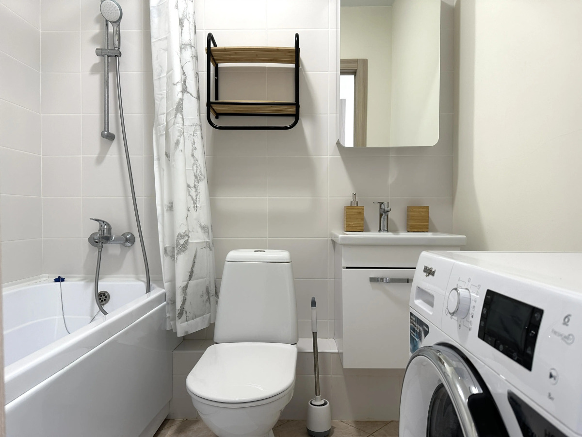 Апартаменты Элитные на берегу реки Тура с видом на Мост Влюбленных