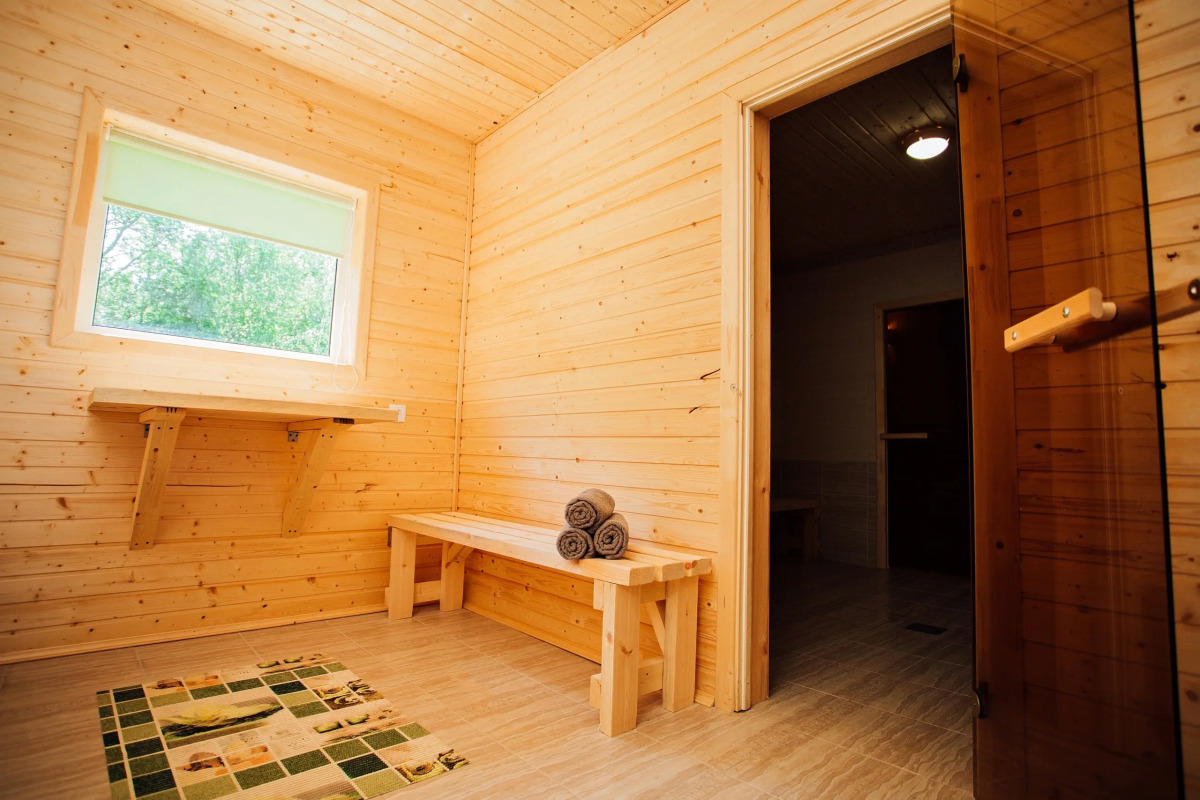 Частный дом у реки