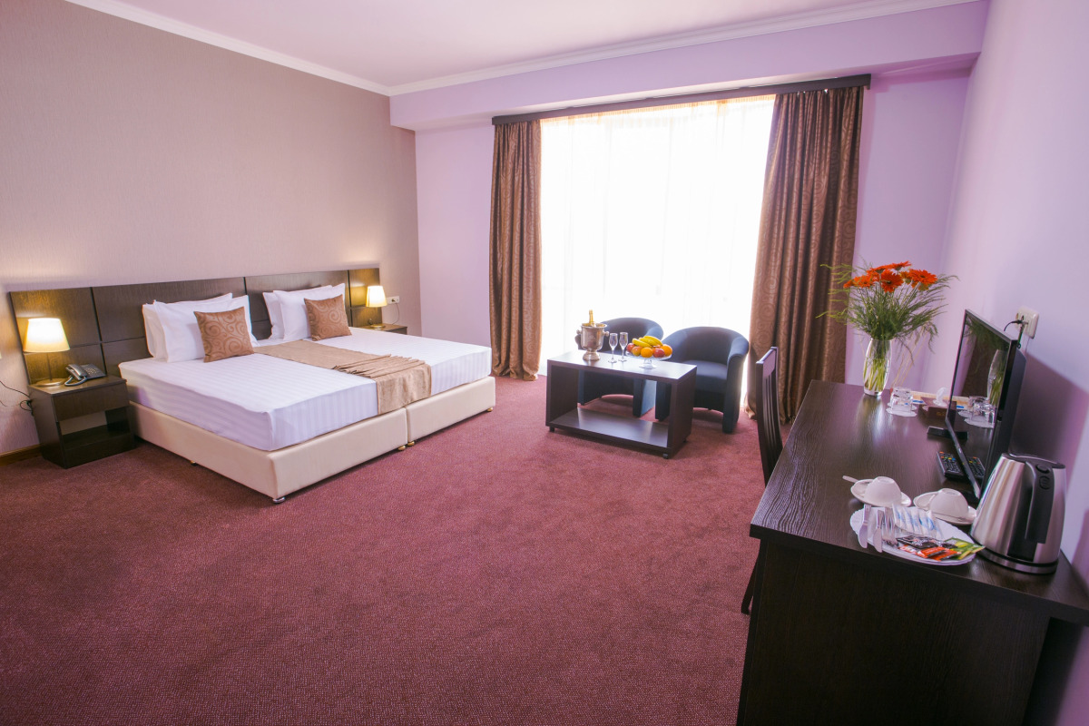 Отель Ani Central Inn