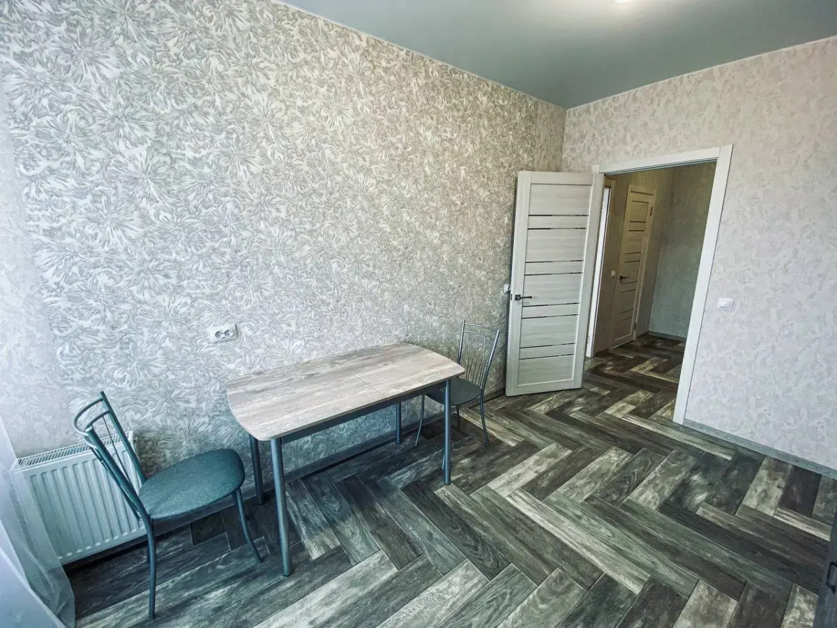 Квартира с Панорамным Балконом и Индивидуальным Отоплением. Тихий Уютный Район с Очень Развитой Инфраструктурой