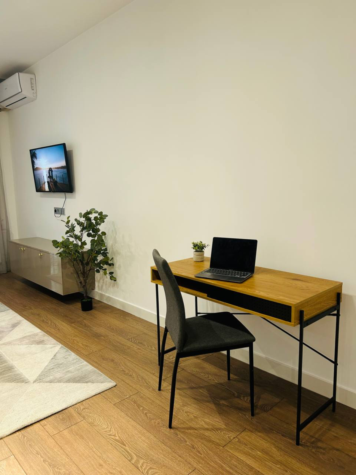 Квартира 2-комнатная с видом на город 33