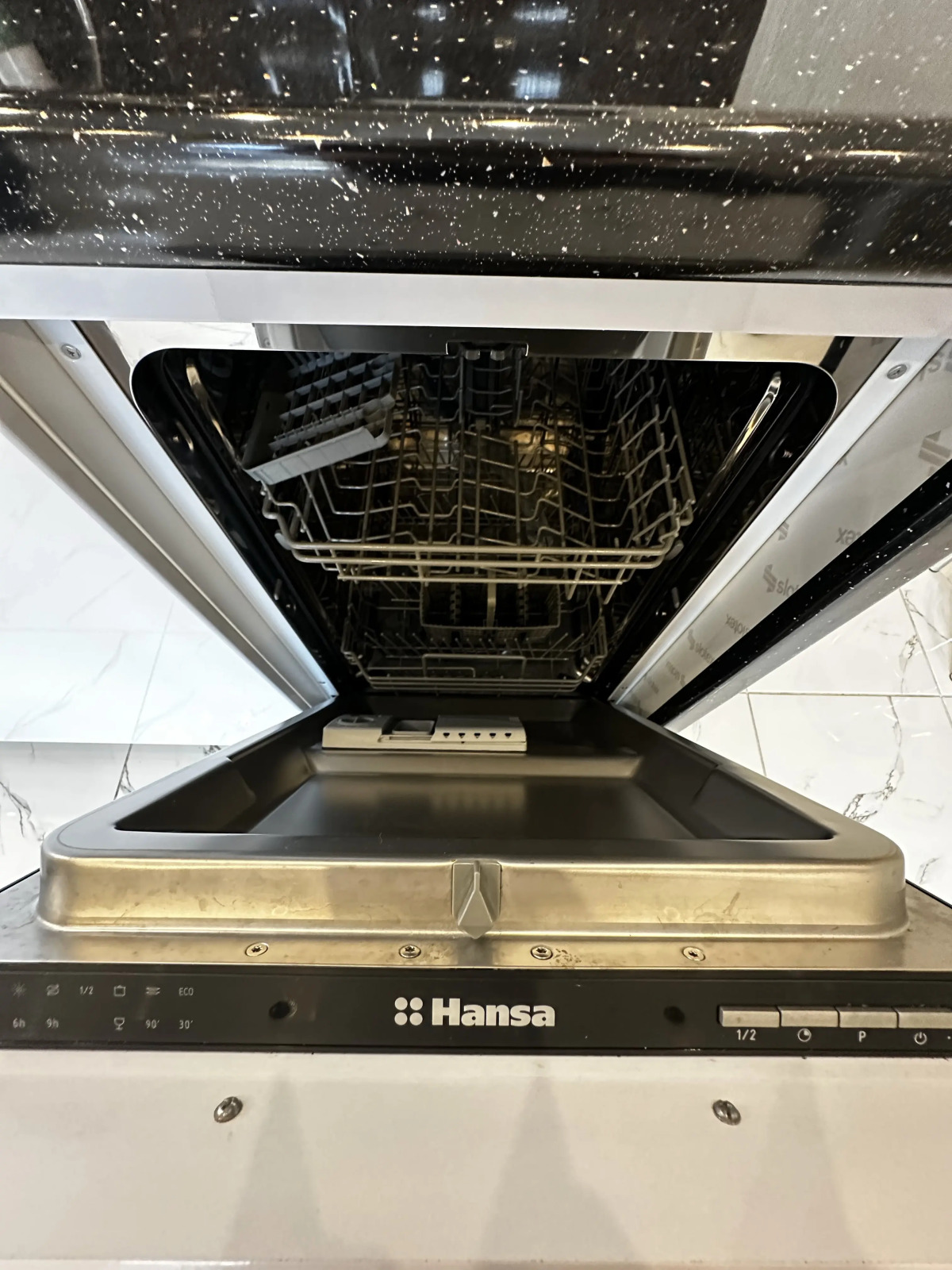 Квартира Магирус с Парящей Кроватью и Джакузи