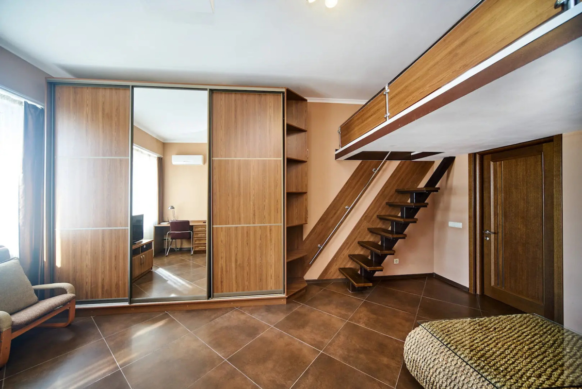 Двухуровневые апартаменты у моря на Античном