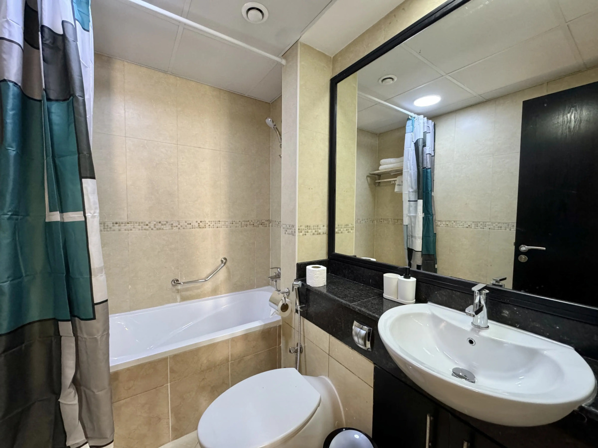 Апартаменты Cosmos Living Sleek and Stylish GCV2