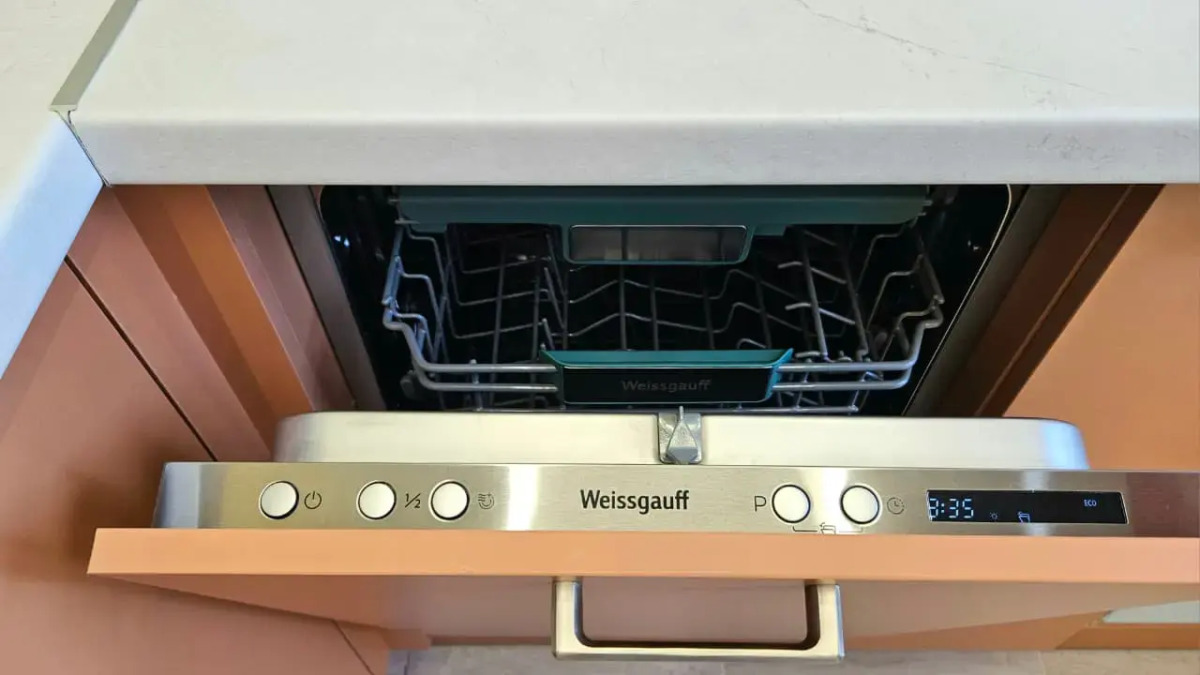 Квартира у Озера Кабан: Стильный Ремонт и Идеальное Расположение!