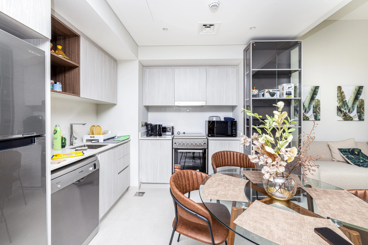 Апартаменты Сozy 1BR at Vida Residences Creek Beach