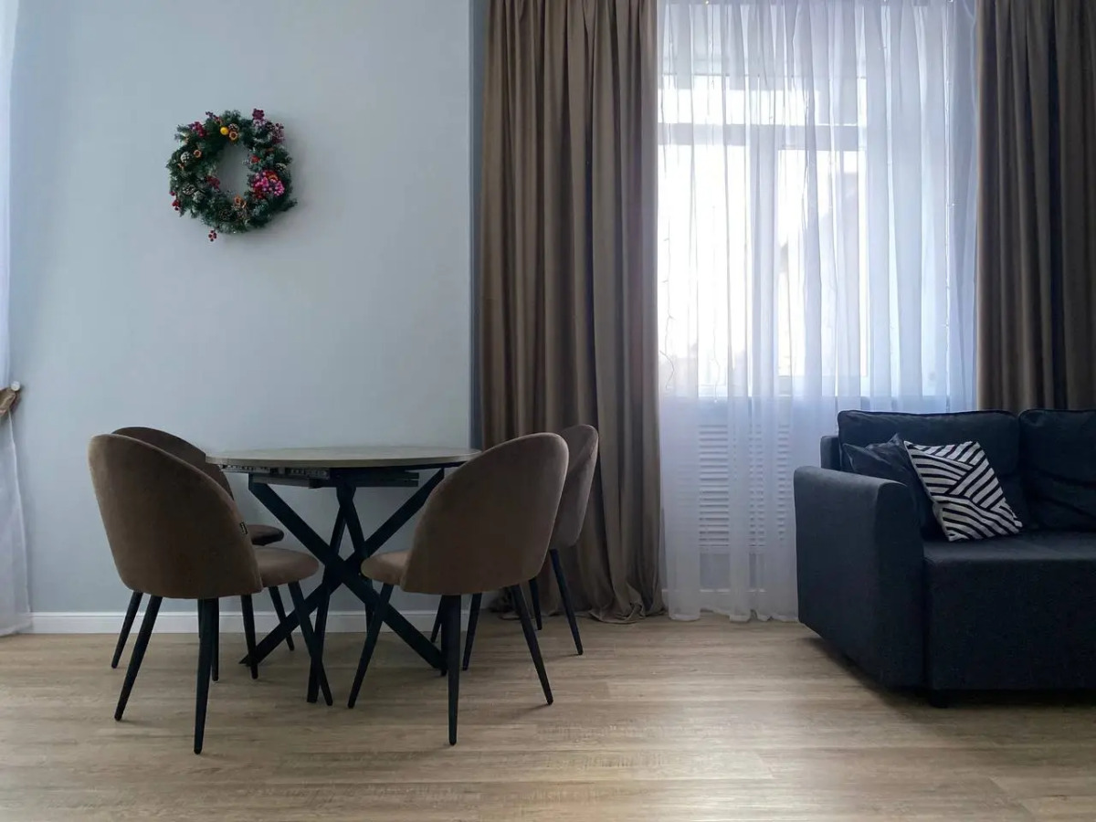 Апартаменты трехкомнатные рядом с набережной