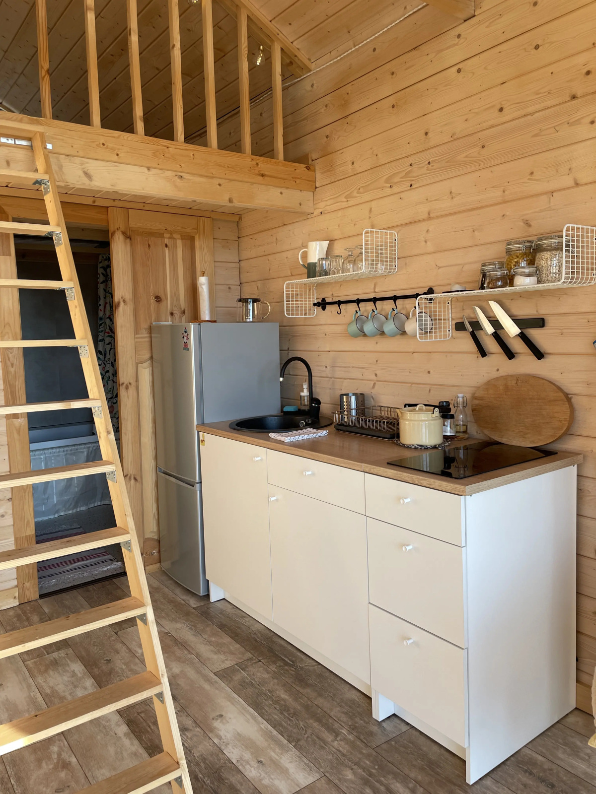 Дом Уютный домик у Игоры, белый