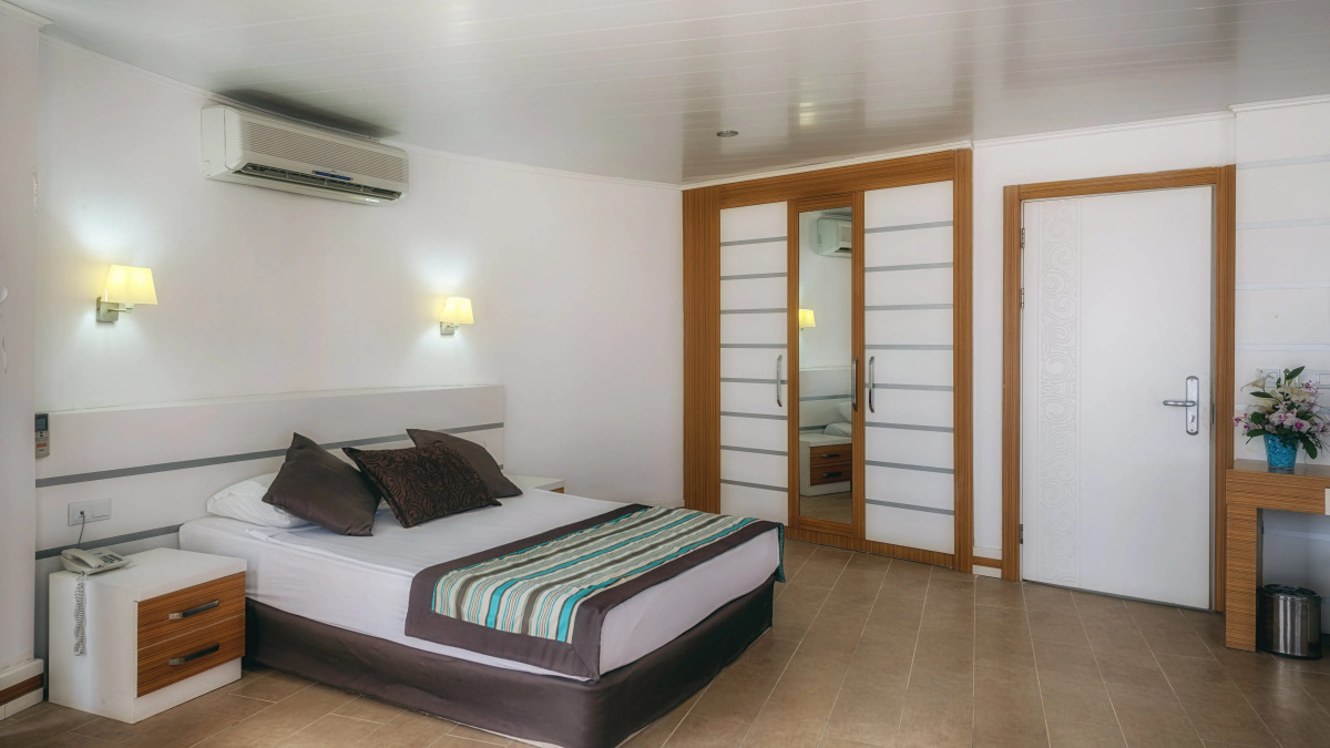 Отель Royal Towers Kiris