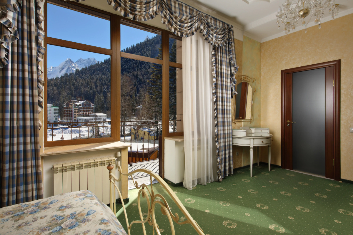 Домбай Пэлас