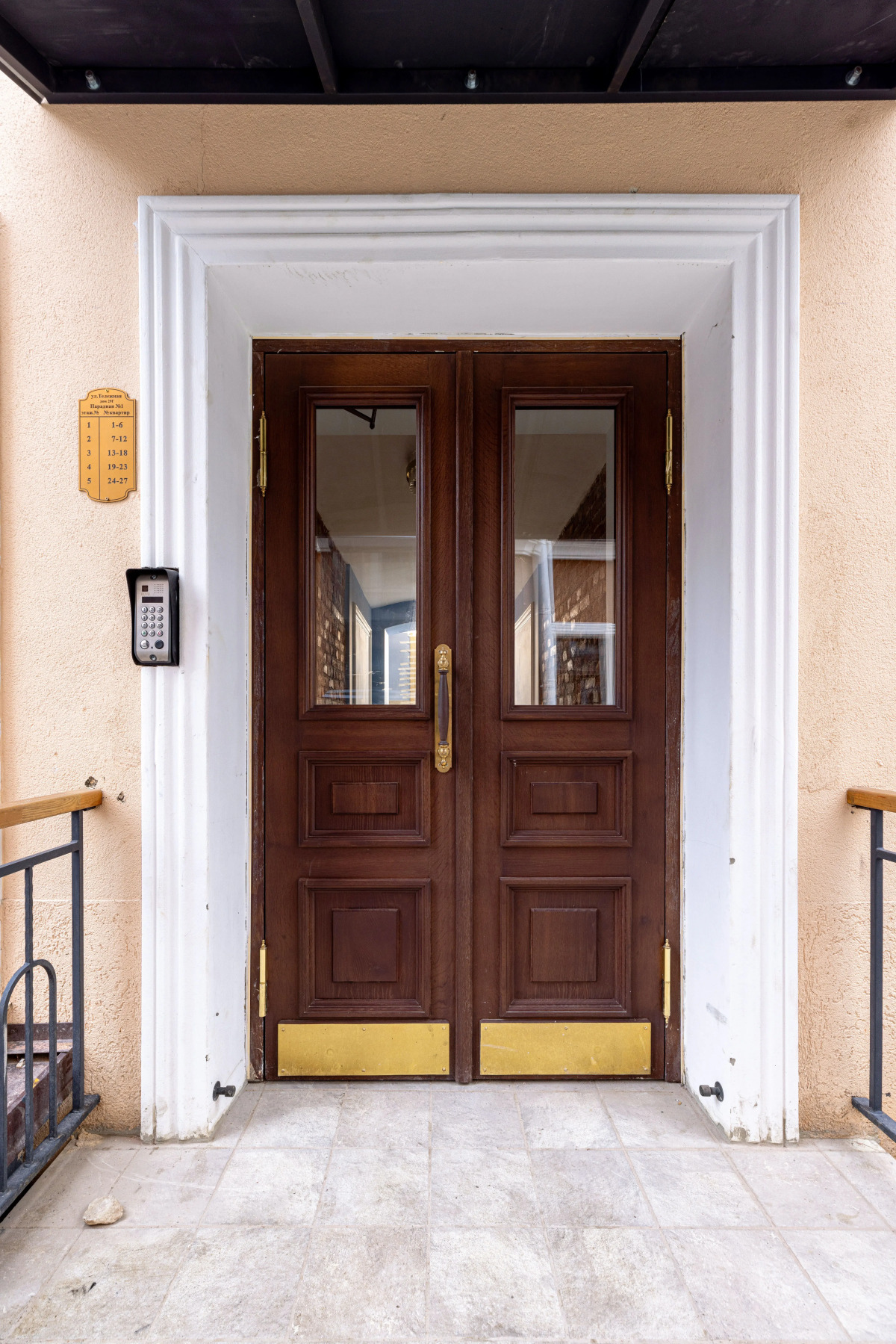 Квартира Дизайнерская Студия на Три Окна Feel At Home у Невского Проспекта