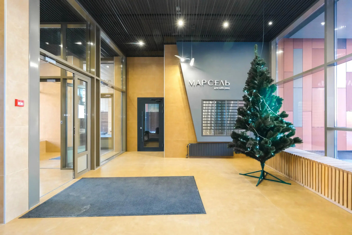 Большая Однокомнатная Квартира с Видом на Реку и Новым Ремонтом