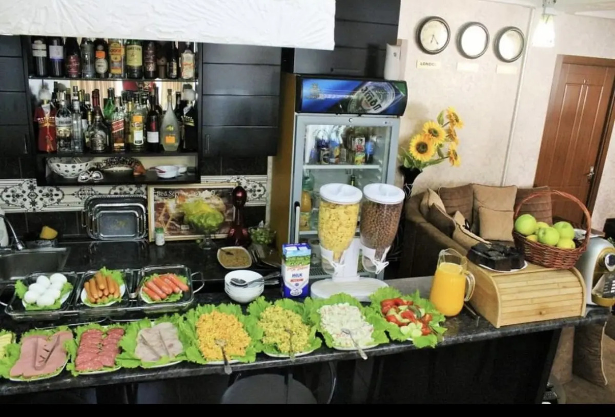 Отель Qeroli old town