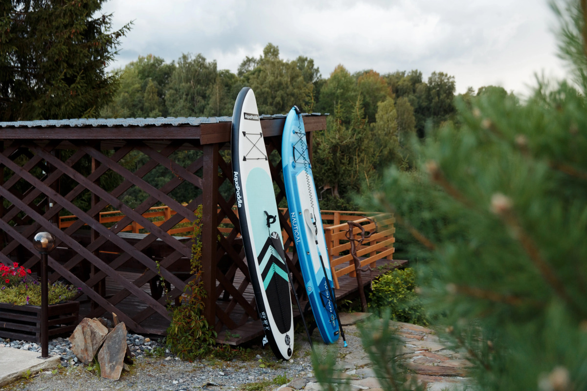 Частный дом у реки