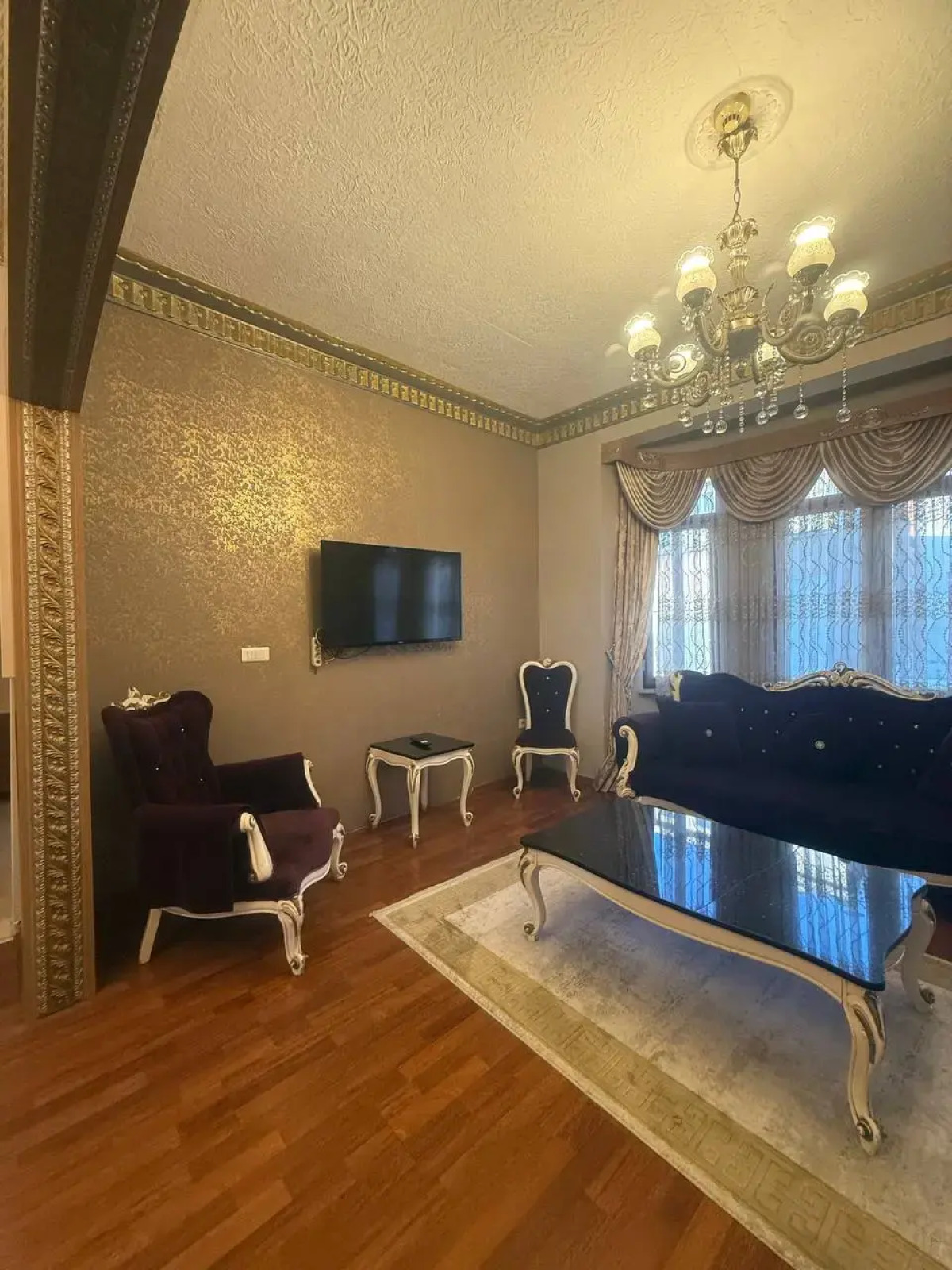 Апартаменты 3BR Flat Old Style 4AC Terrace, Metro