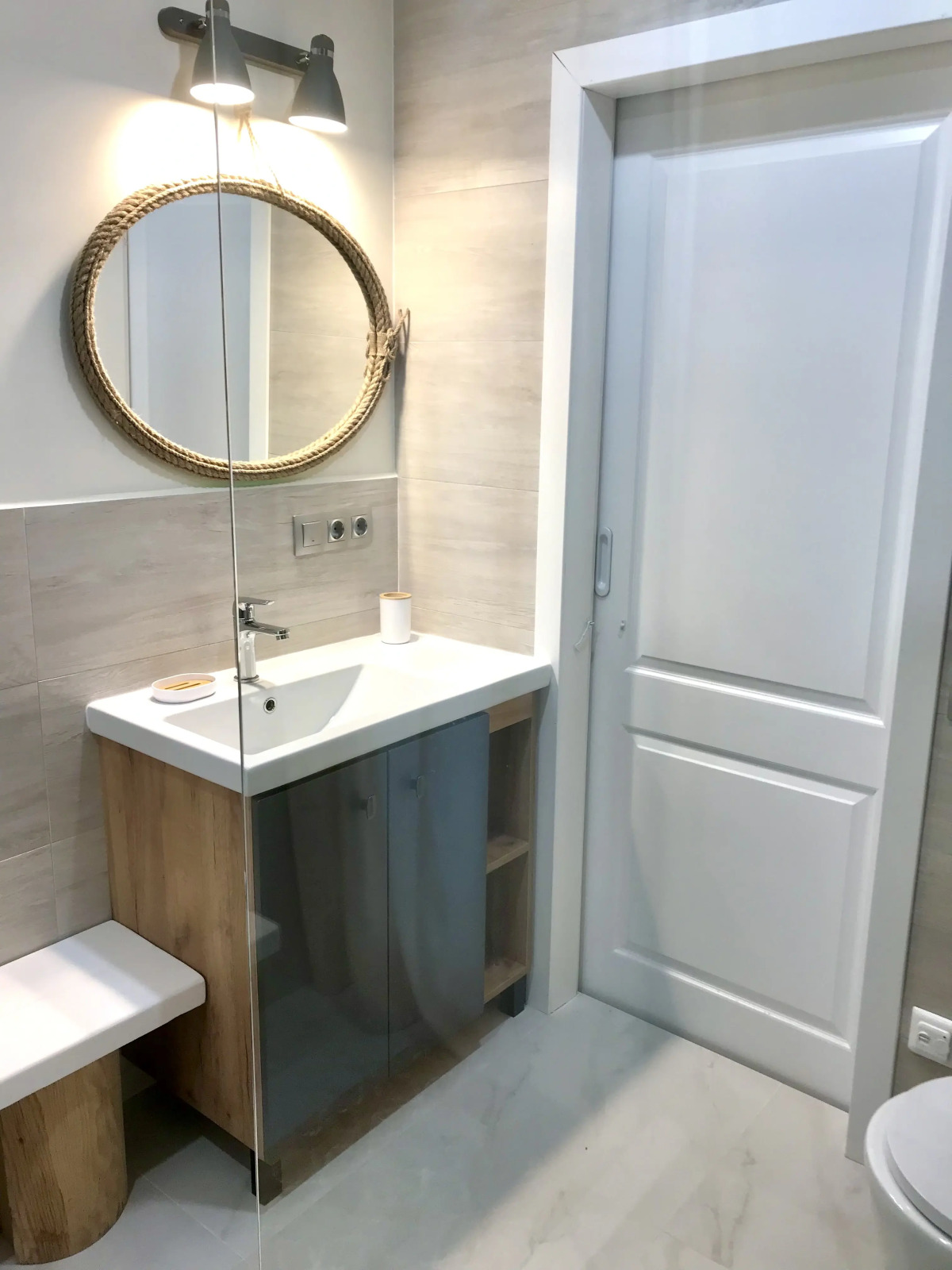 Шале на Скале с Видом на Озеро