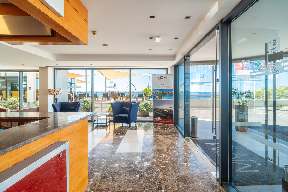 Отель Muthu Raga Madeira