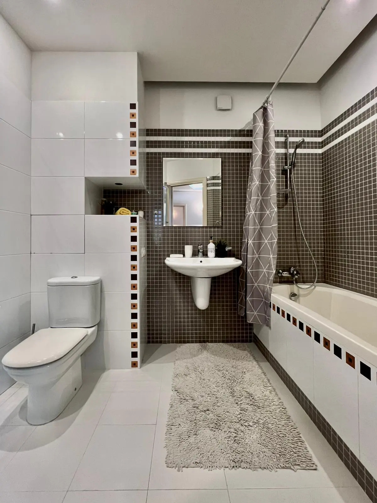 Апартаменты Уютная двухкомнатная квартира рядом с ЦУМом