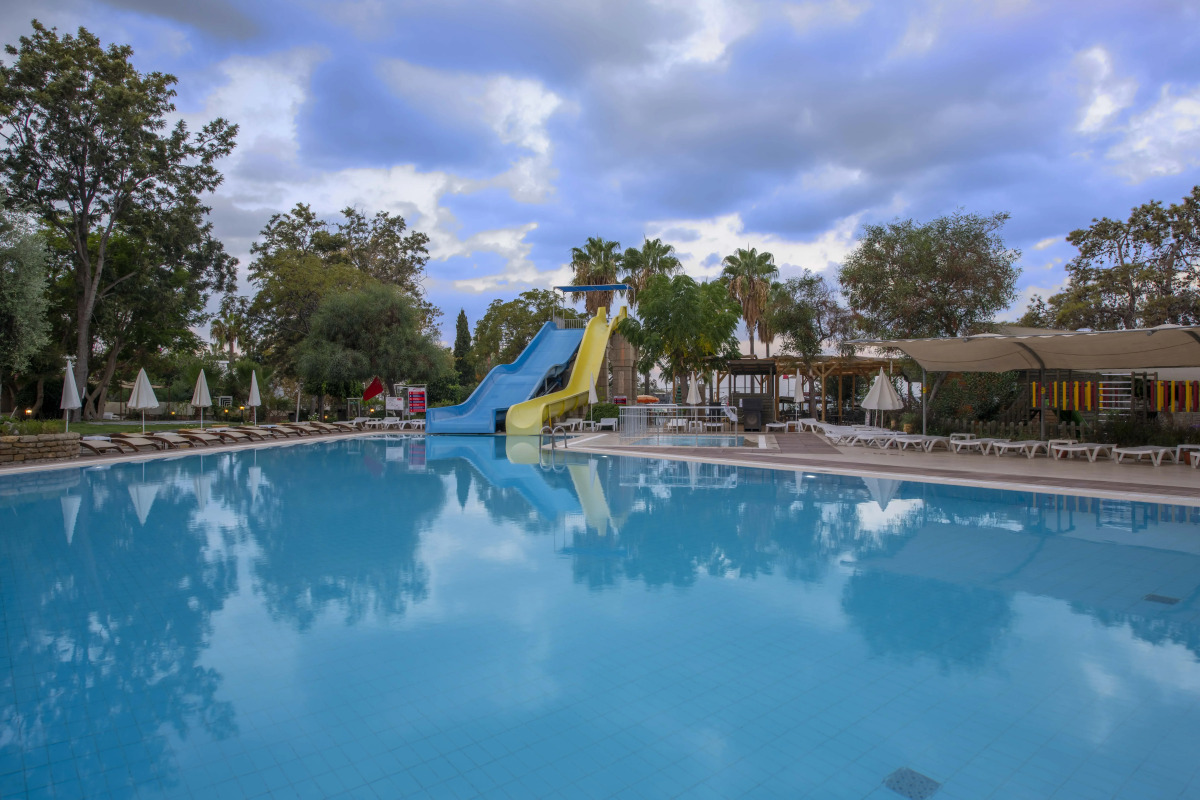 Armas Green Fugla Beach