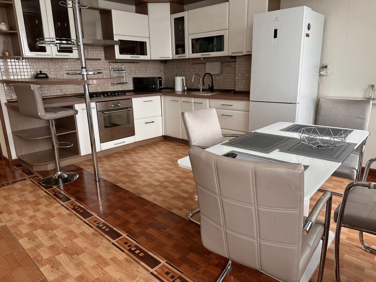 Квартира Трехкомнатная Каштановая аллея