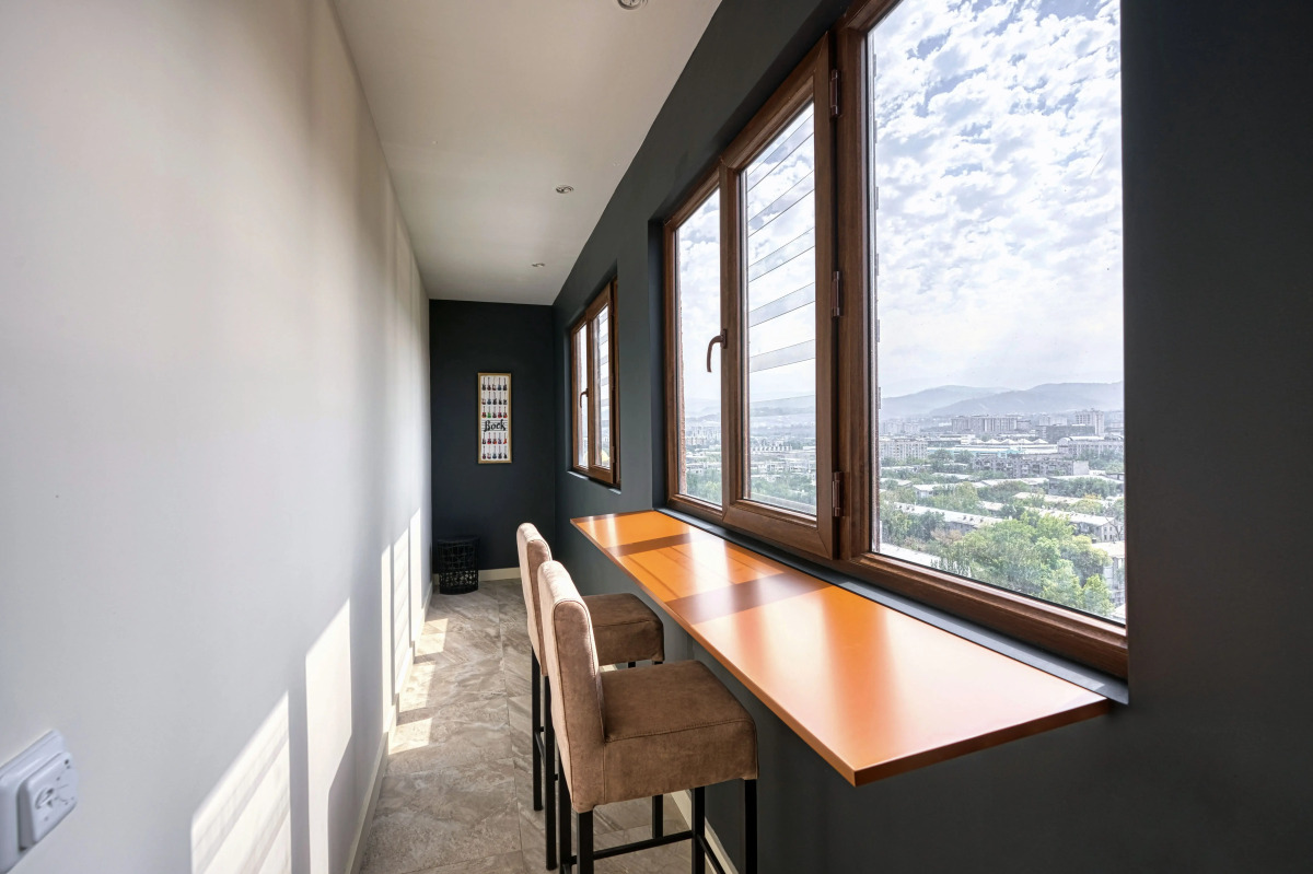 Апартаменты 36. Самый центр. Вид на город и горы. Идеально для командированных и туристов.