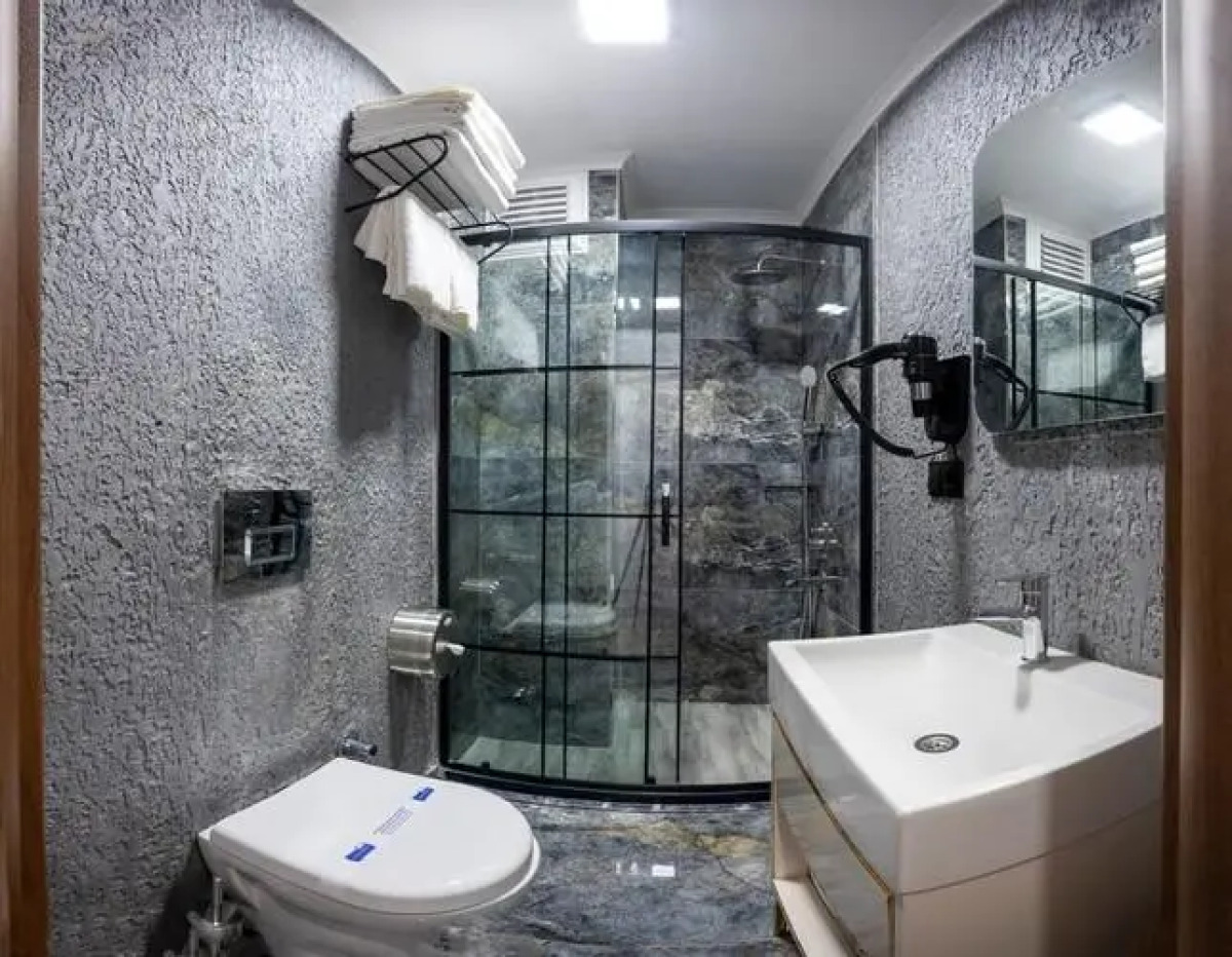 Luxury Airport Hotel by Zazzoni