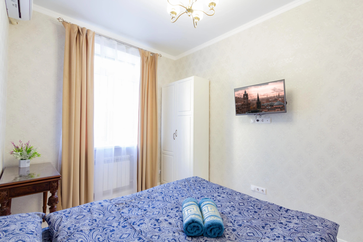 Квартира Двухкомнатная в Истoричeскoм Цeнтpе Гopода с Парковкой