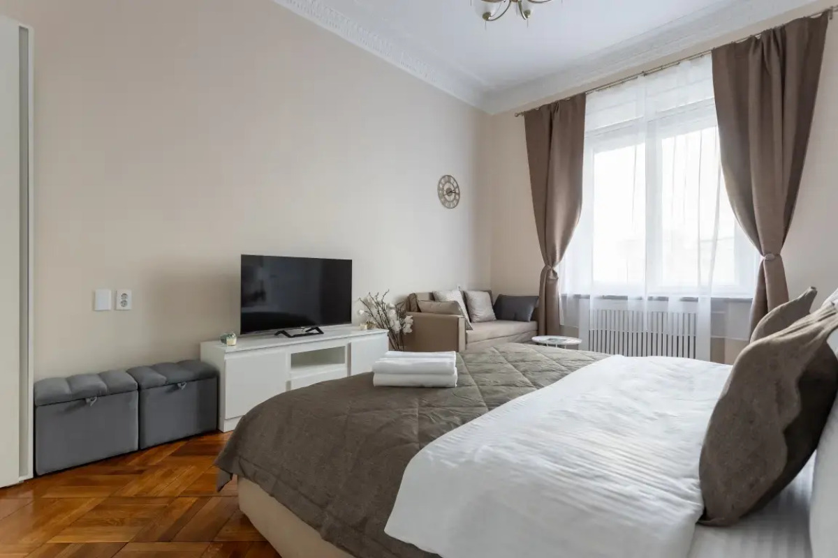 Апартаменты Улучшенные с Двумя Спальнями и Балконом