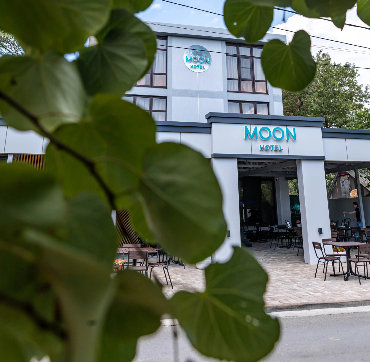 Отель Moon Hotel