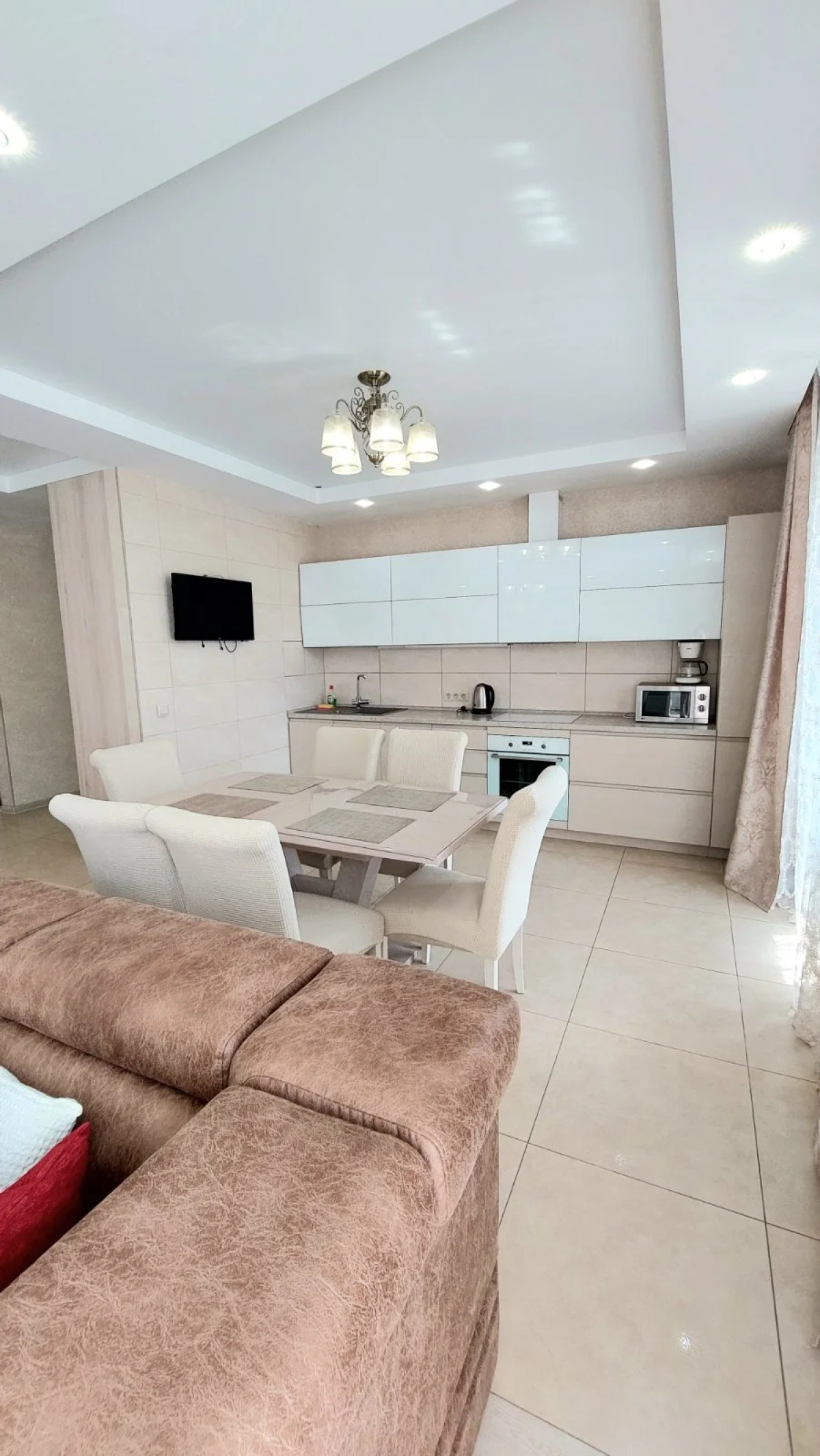 Апартаменты в центре с тремя спальнями на Червякова 55 рядом с парком Победы