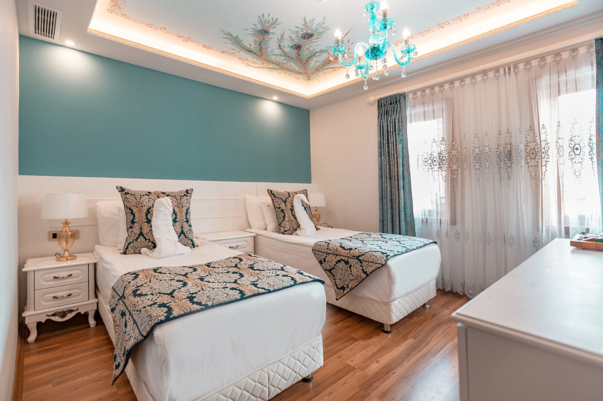 Отель Seven Hills Palace