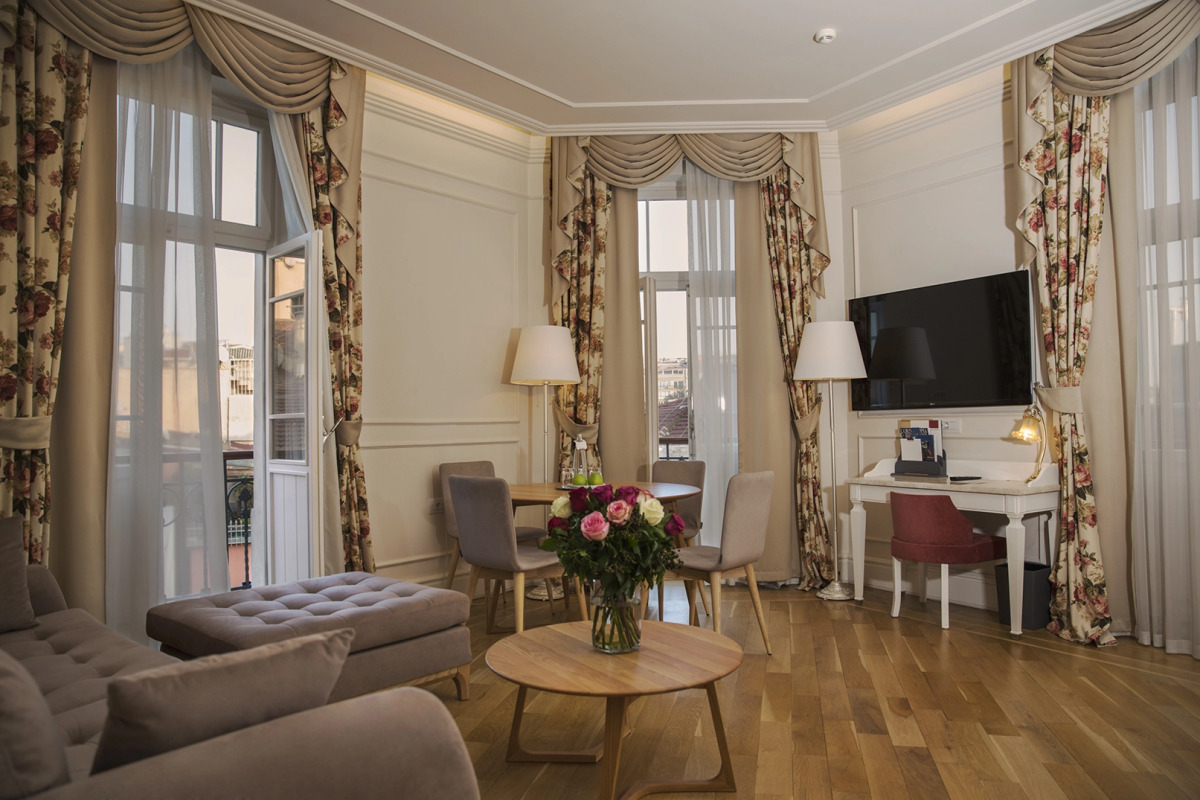 Отель Corinne Art & Boutique