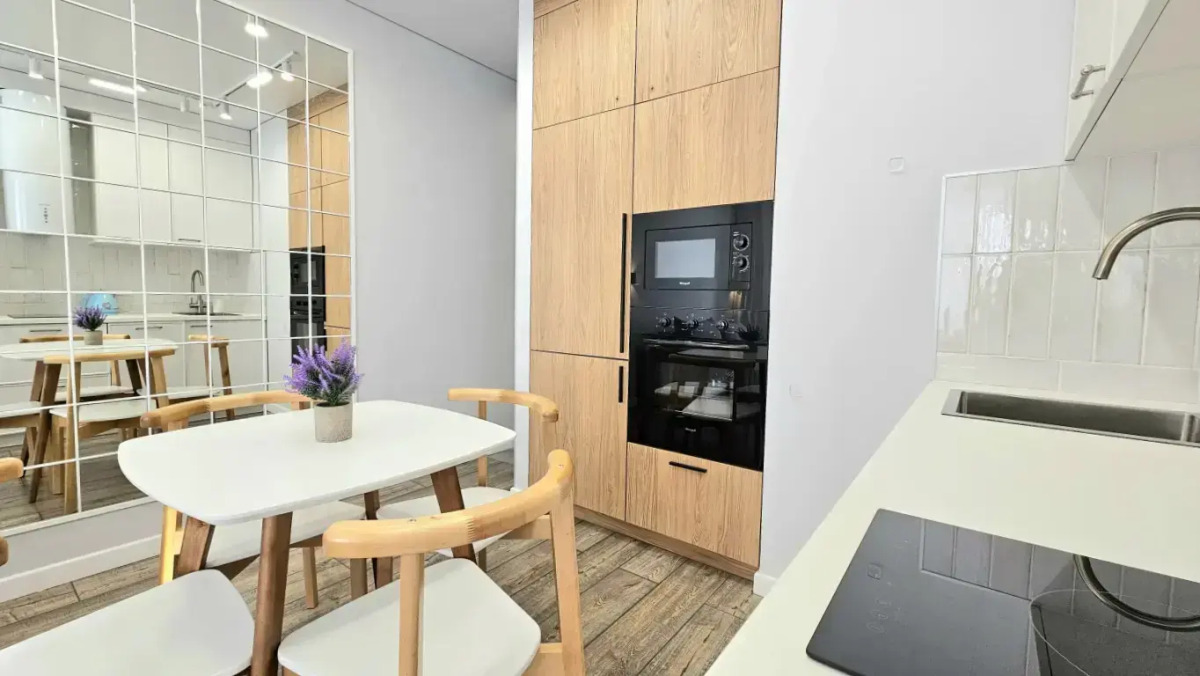 Квартира Современный Комфорт в Удобной Локации от Urban Apartments