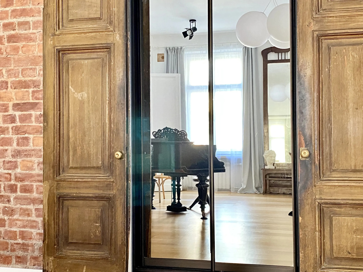 Квартира Art Tolstoy House