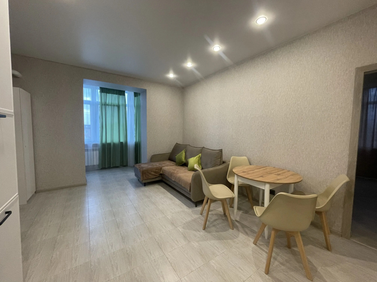 Квартира Просторная на Курсантов Кировцев