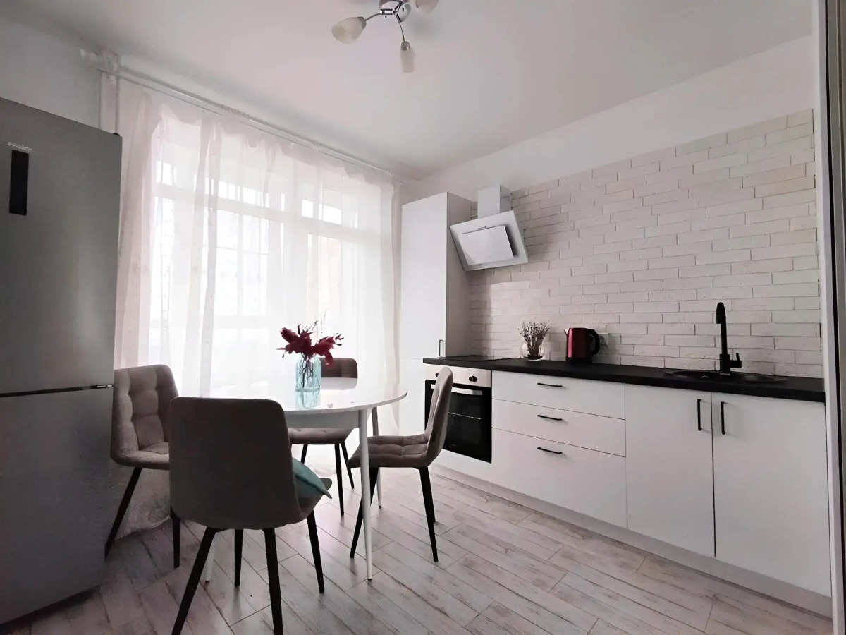 Квартира Двухкомнатная с Балконом и Красивым Видом