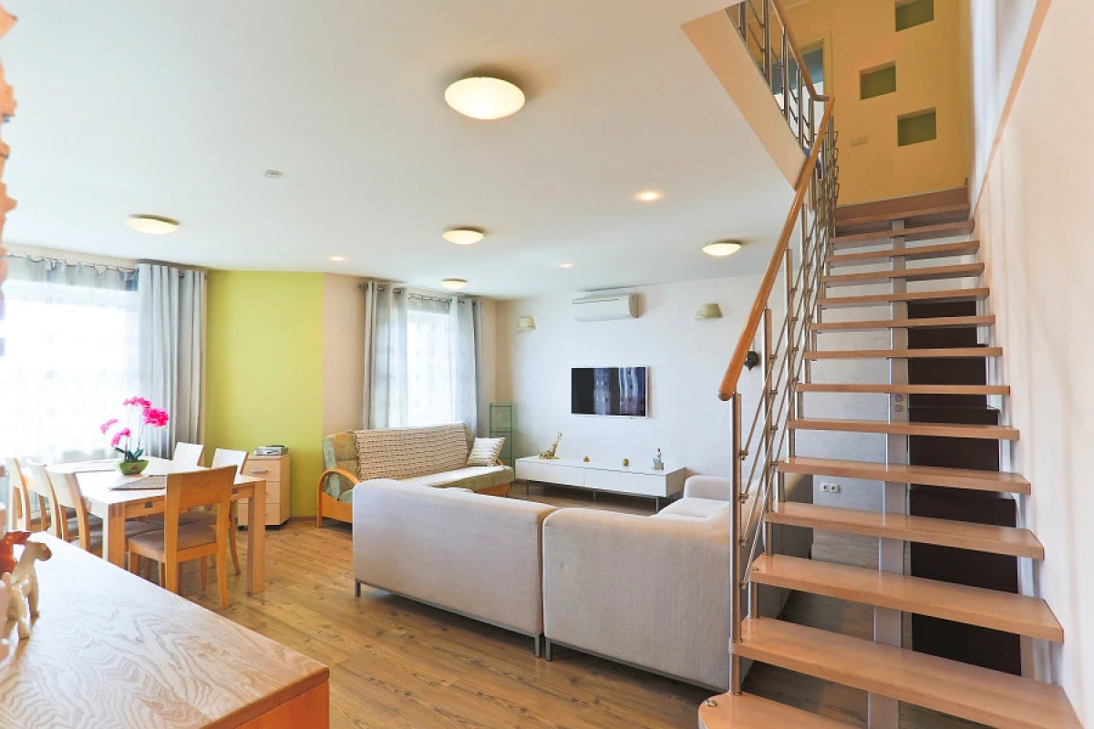 Апартаменты 4-комнатные HomeApart Сторожовская, 8