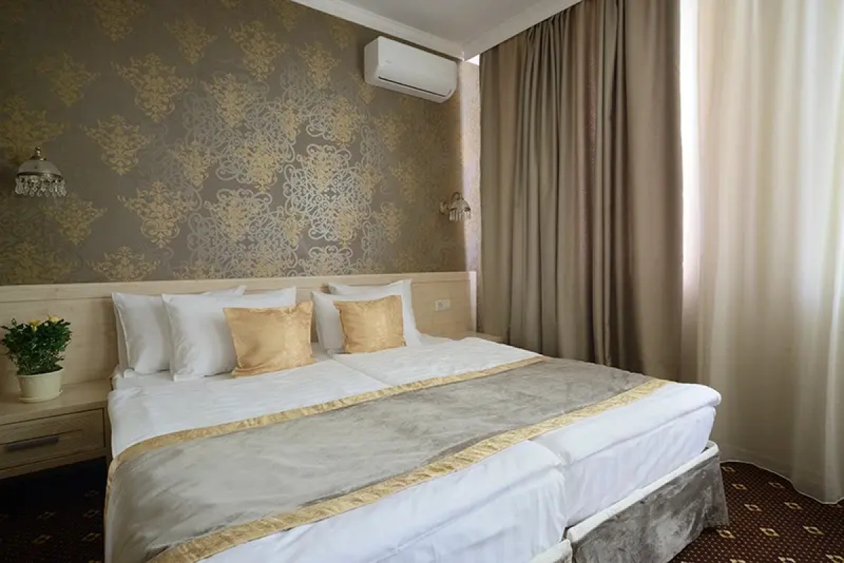 Apelsin Hotel on Vystavochnaya