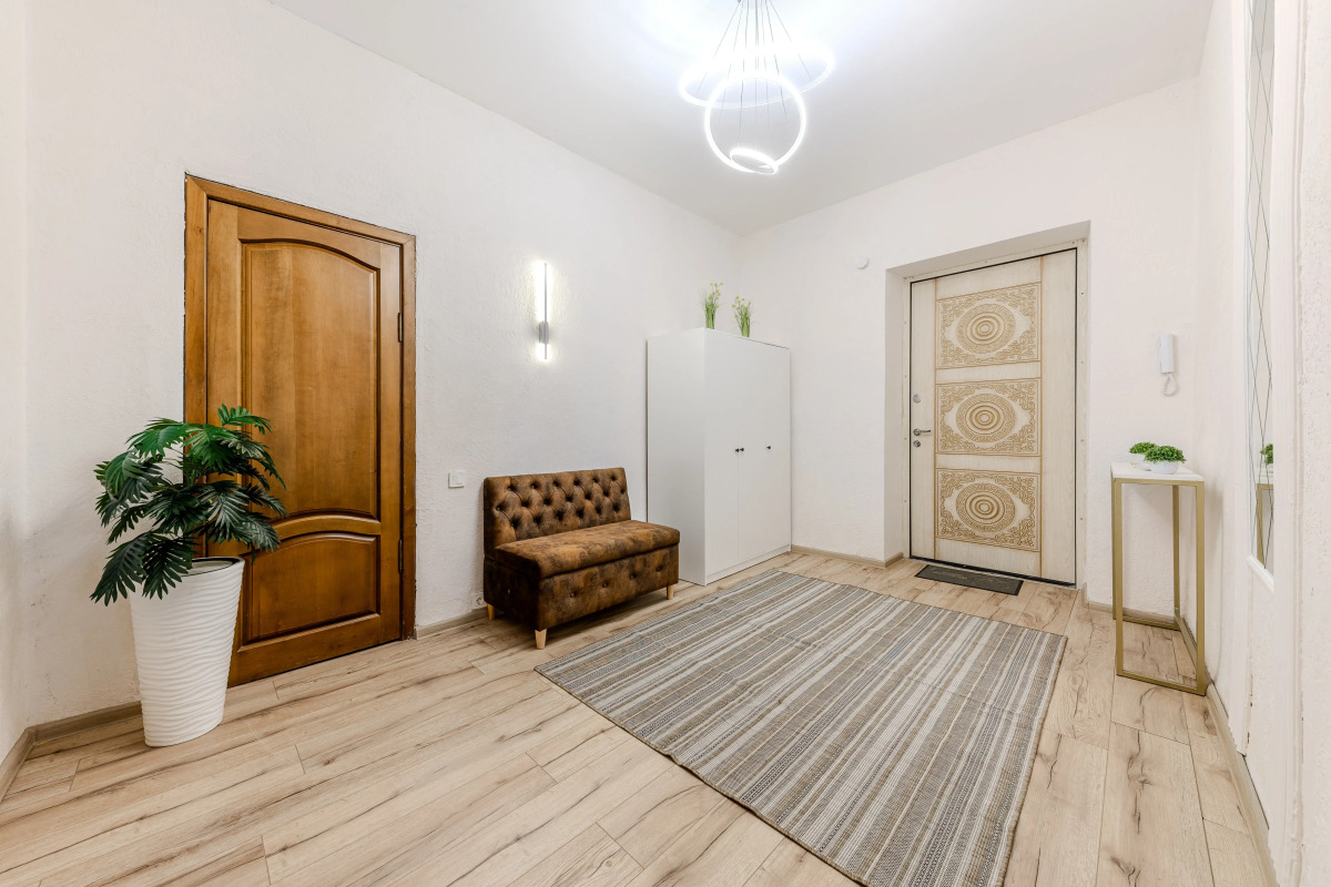 Квартира Трехкомнатная на Проспекте Независимости 23