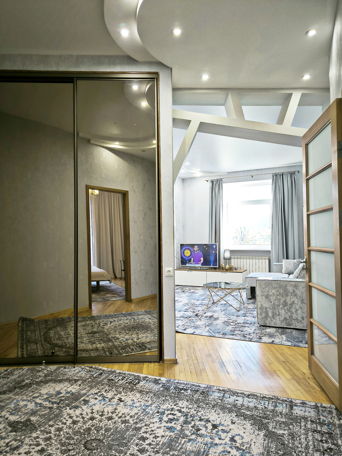 Апартаменты Центр Легендарный Дом под Шпилем | Огромная Трёшка