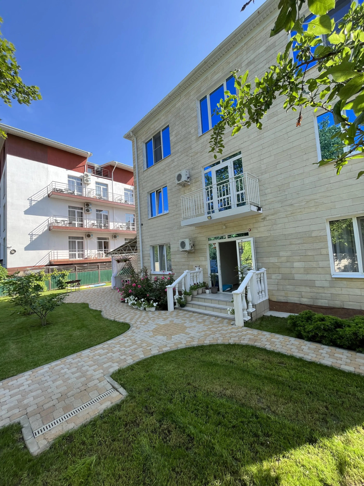 Na Pontiyskoy 16 Guest House