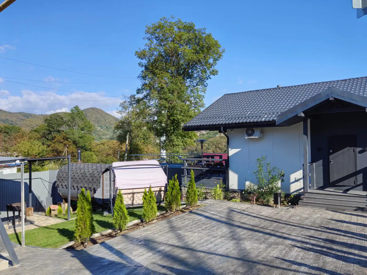 Частный Дом с Бассейном Мансардой и Видом на Горы